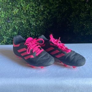 Adidas hot pink soccer cleats